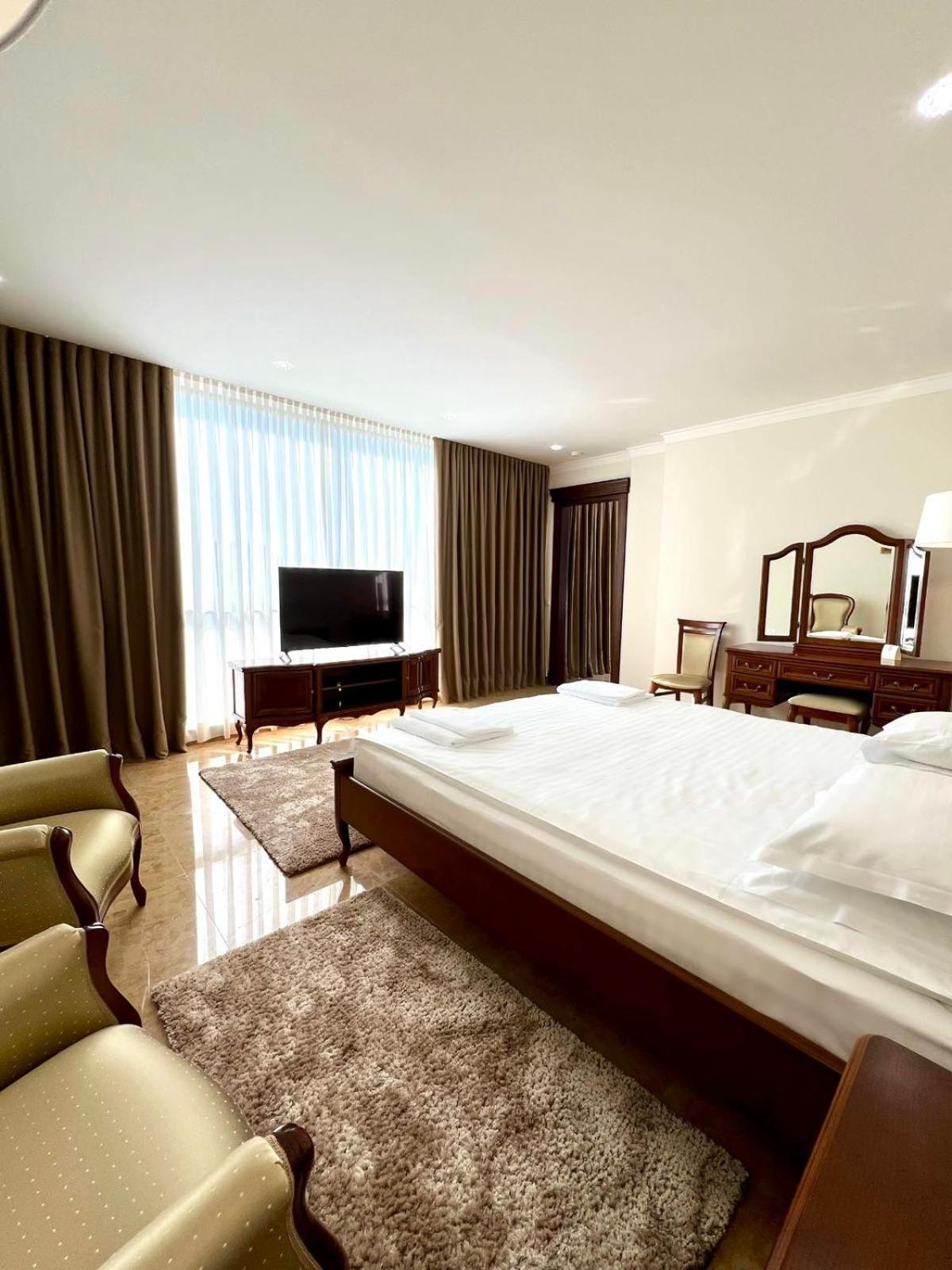 Ambassador Hotel Chisinau Eksteriør bilde