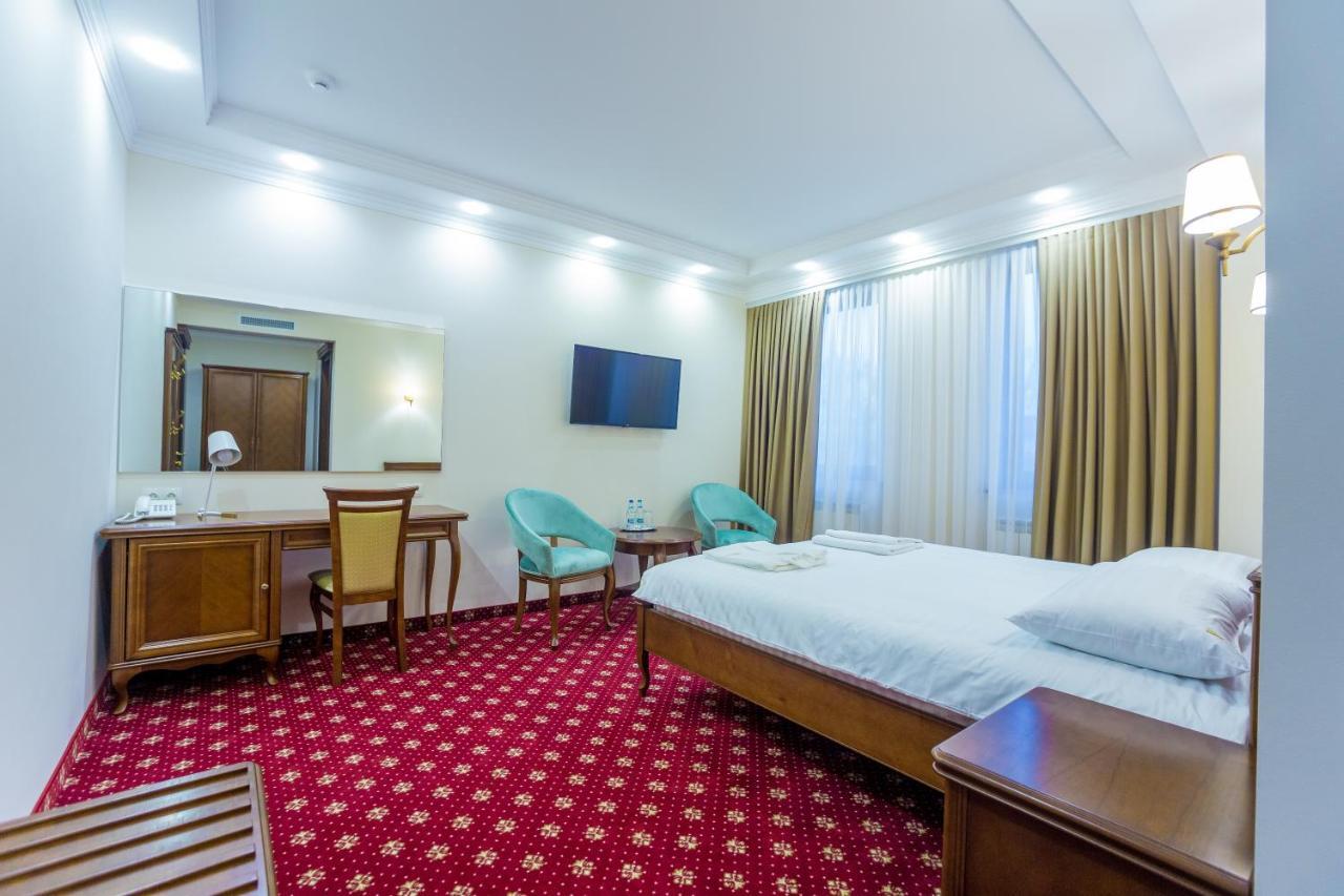 Ambassador Hotel Chisinau Eksteriør bilde