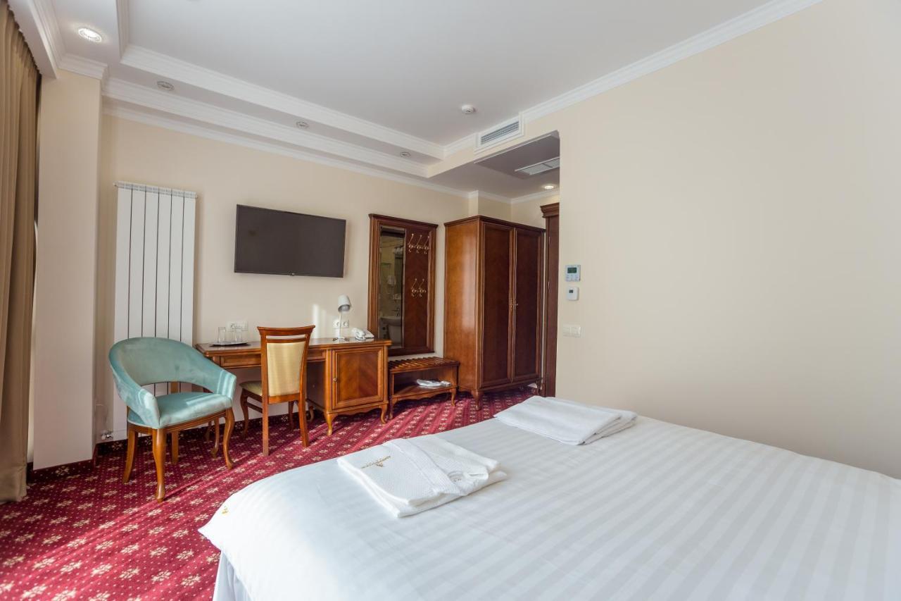 Ambassador Hotel Chisinau Eksteriør bilde