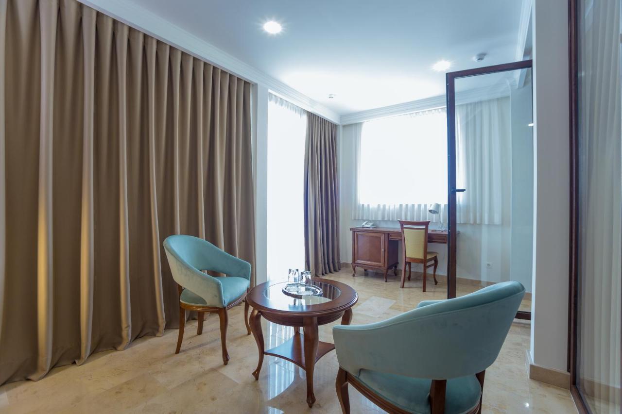 Ambassador Hotel Chisinau Eksteriør bilde