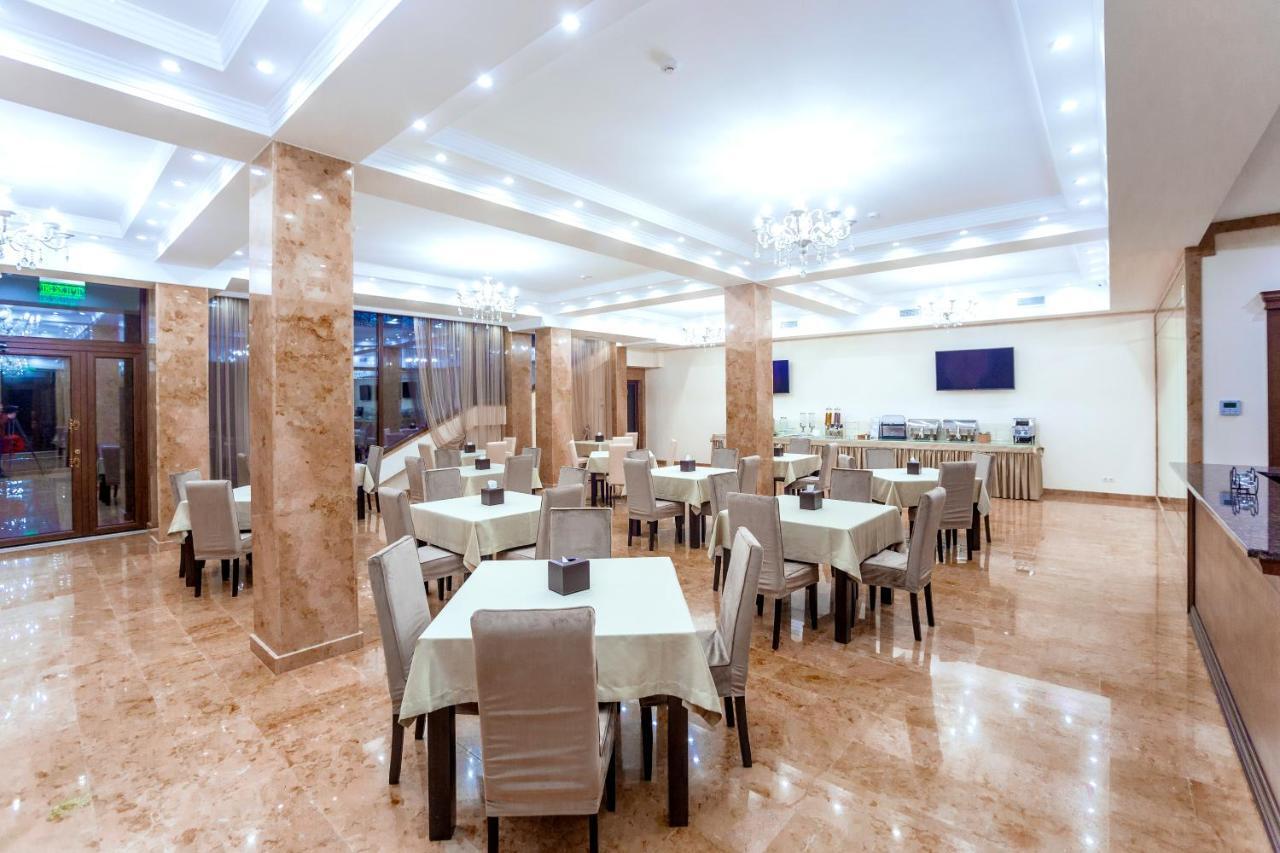 Ambassador Hotel Chisinau Eksteriør bilde