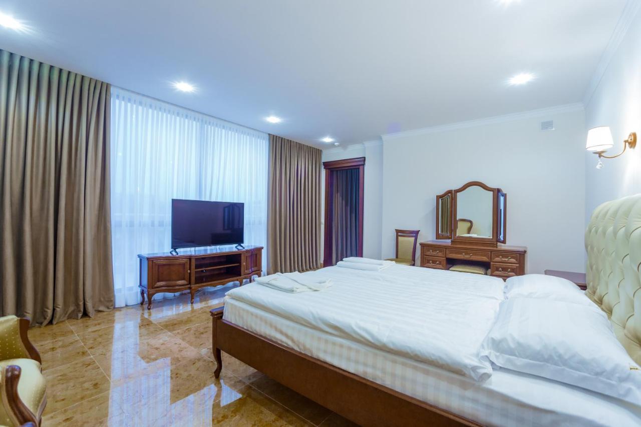 Ambassador Hotel Chisinau Eksteriør bilde