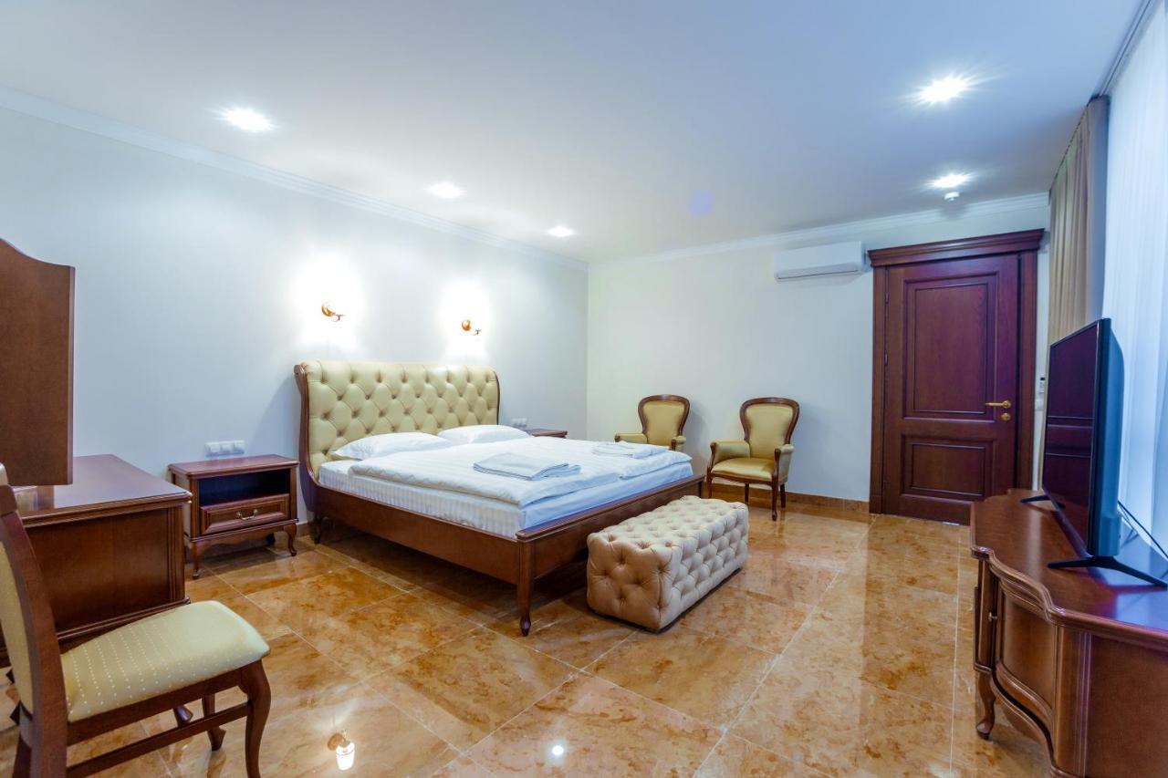Ambassador Hotel Chisinau Eksteriør bilde