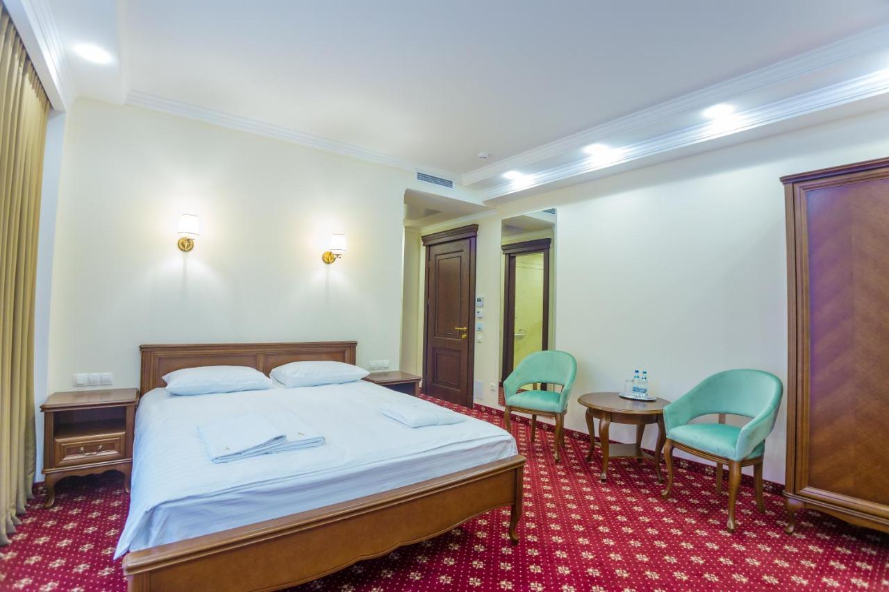 Ambassador Hotel Chisinau Eksteriør bilde